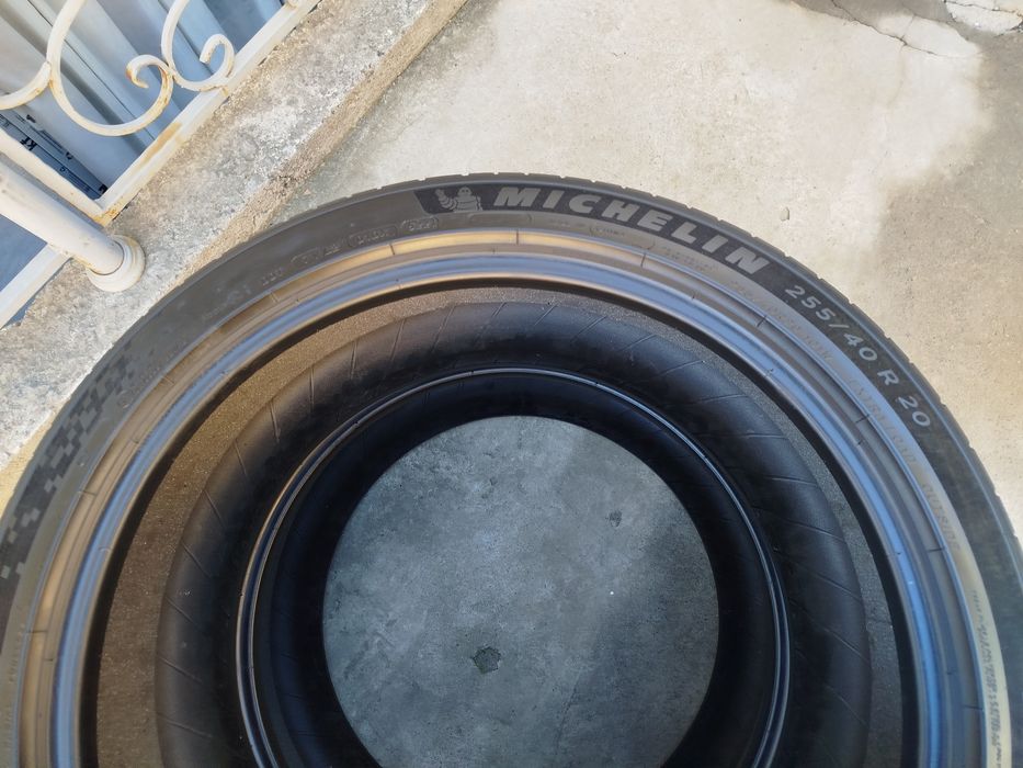 255 40 R20 Shina Michelin 2 dona
