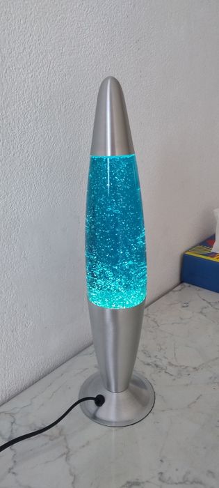 Vind lampă cu lava.