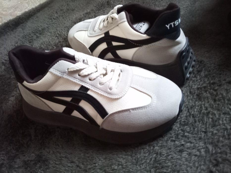 Кроссовки в хорошем состоянии