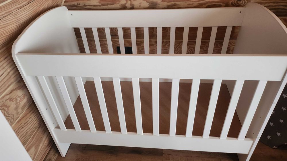 Дървена бебешка кошара