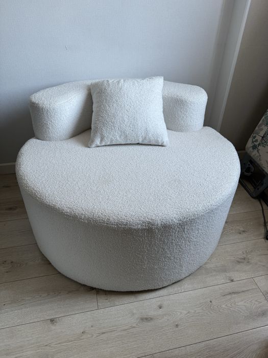 Продам кресло белого цвета