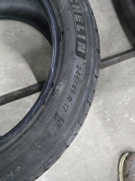 2 Броя 245/45/17 Michelin 7mm 23dot