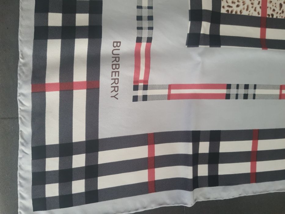 Burberry копринен шал