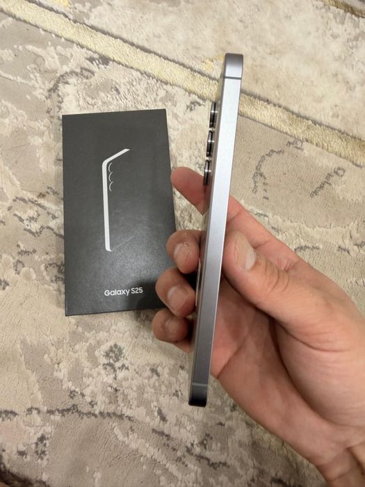 Продам айфон S25 Silver