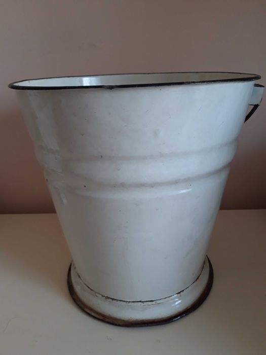 Продаются ведро и бидон