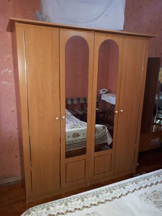Шкаф для одежды в хорошем состоянии
