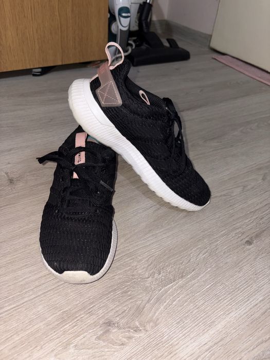 Дамски маратонки adidas размер 38