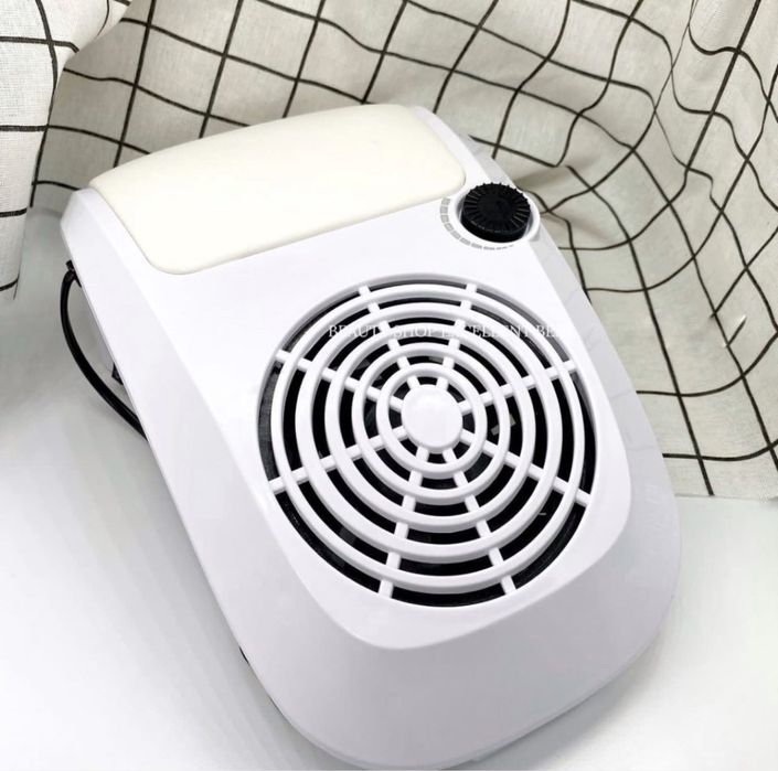 Пылесос Б/У. В хорошем качестве. Хорошо работает. Xolati juda yaxshi