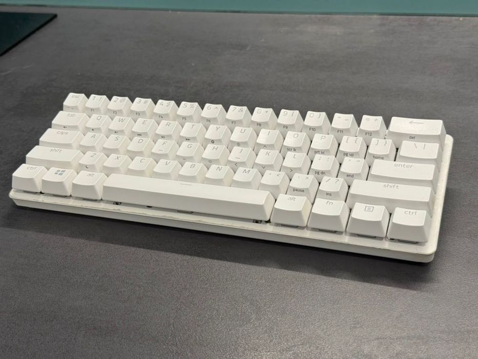 Razer Huntsman Mini Mercury 60% RGB механична клавиатура + кутия