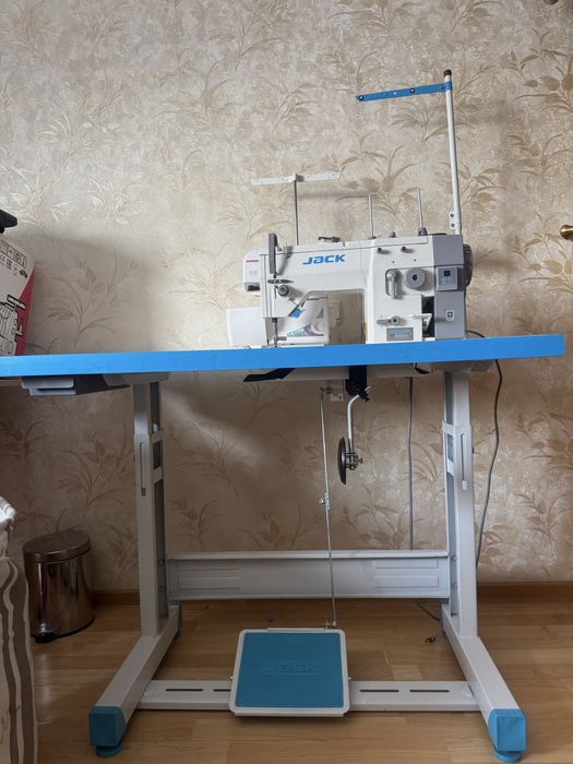 Швейная машина Jack 2 в 1.  прямострочная и  зигзаг, почти новая