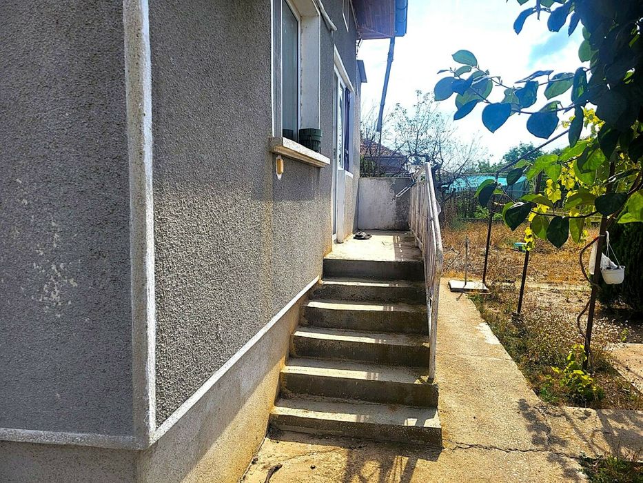 Ъглов парцел с къща в село Орешак, област Варна