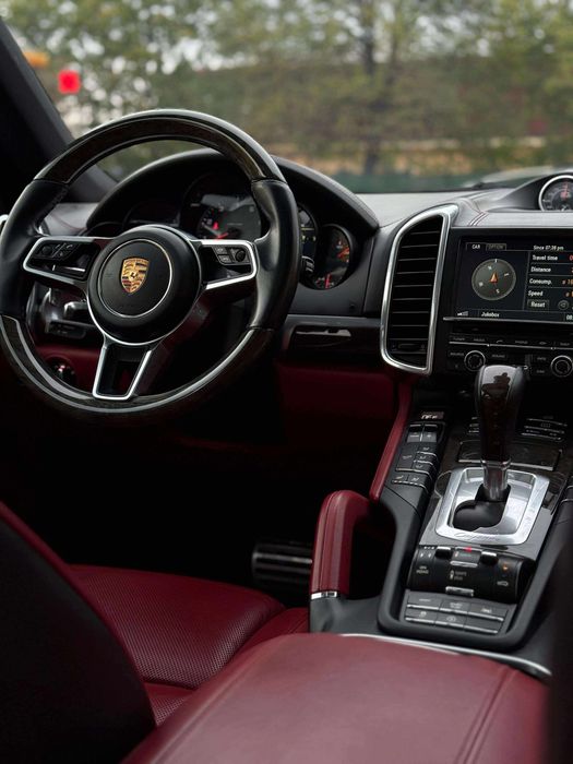 Vand sau schimb Porsche Cayenne S