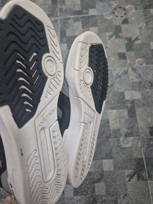 Маратонки Adidas  размер 36