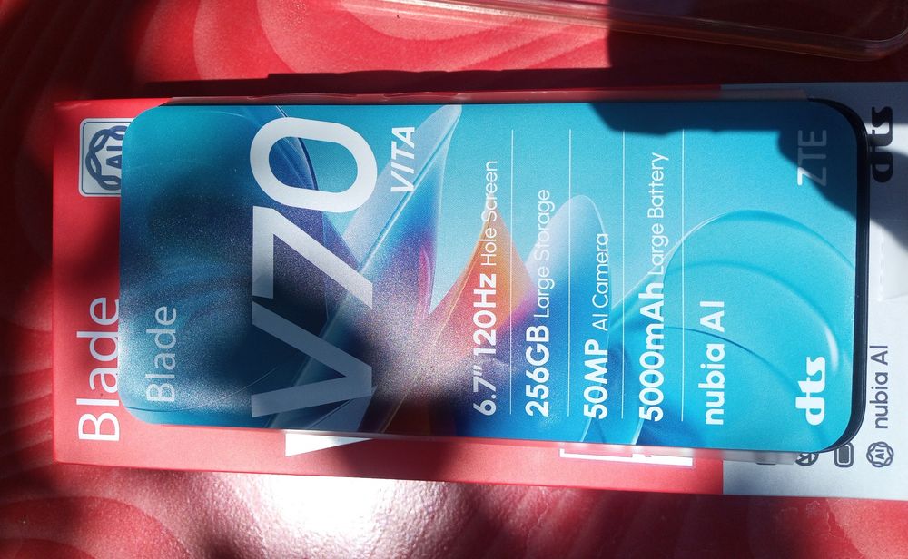 Vând ZTE V70 blade