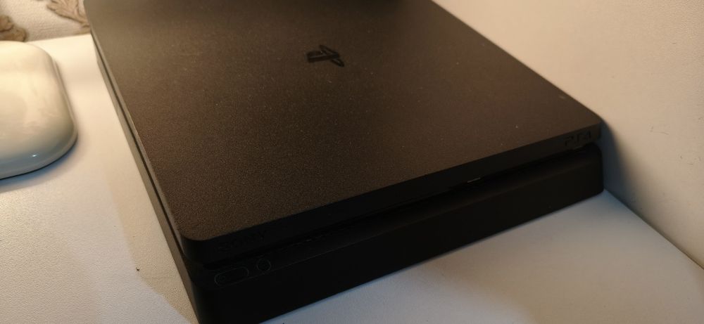 Playstation 4 slim