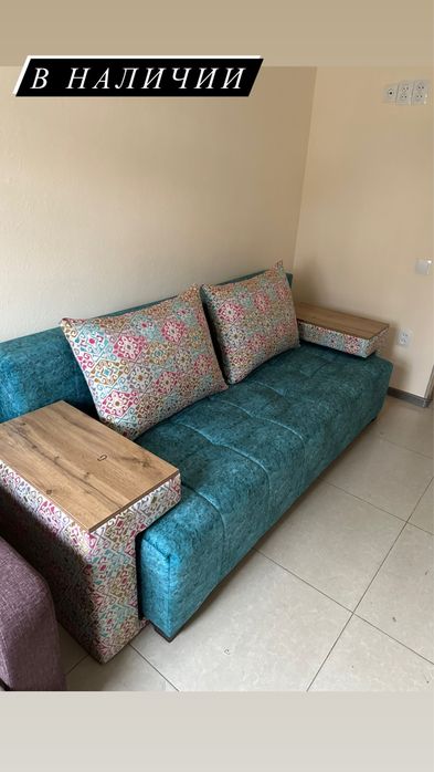 Качественный раскладной диван с столиком