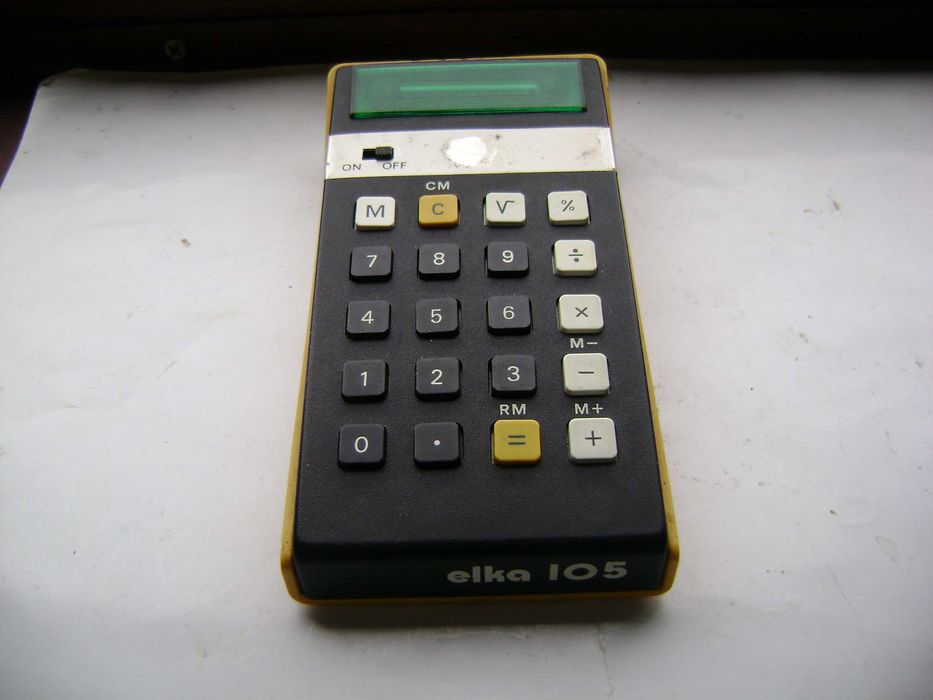 Продавам 2 броя ретро калкулатора Casio Personal M1 и ЕЛКА 105
