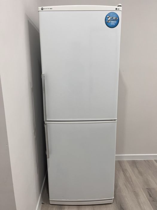 Холодильник LG белый