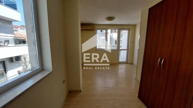 Тристаен апартамент в района на Лятно кино Тракия град Варна