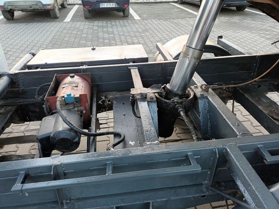 Vînd basculabilă ..Cabină dublă