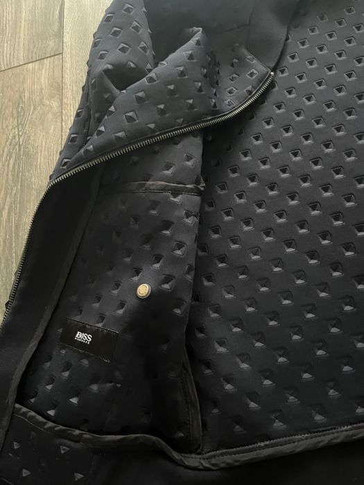 Яке тип бомбър BOSS