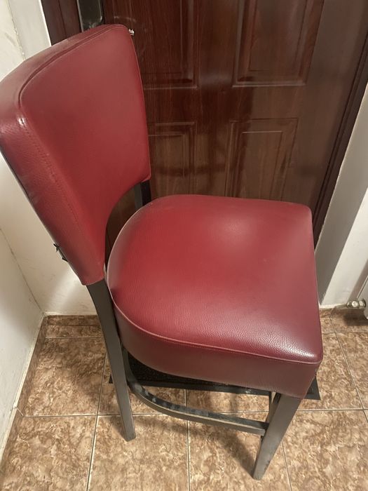 Scaune înalte pentru bar