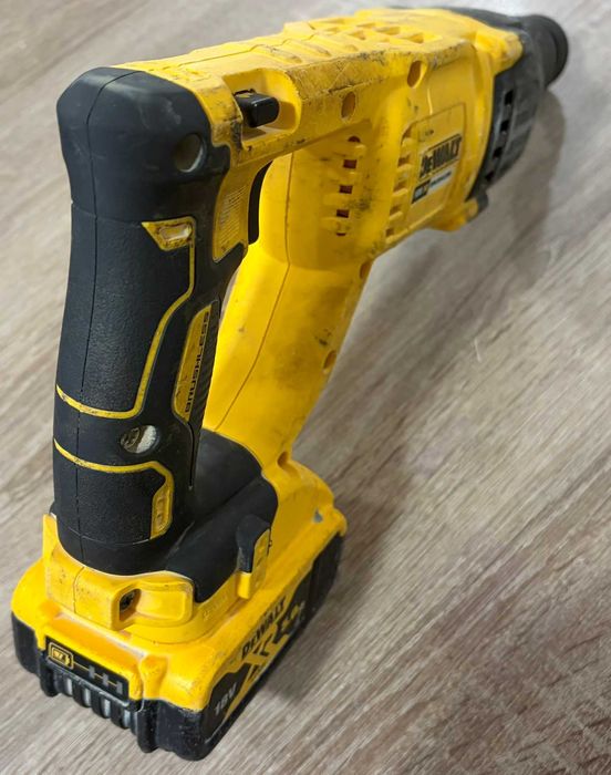 Акумулаторен перфоратор Dewalt DCH133N