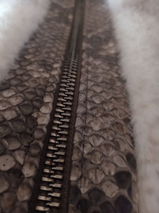 Шуба из ламы с капюшоном