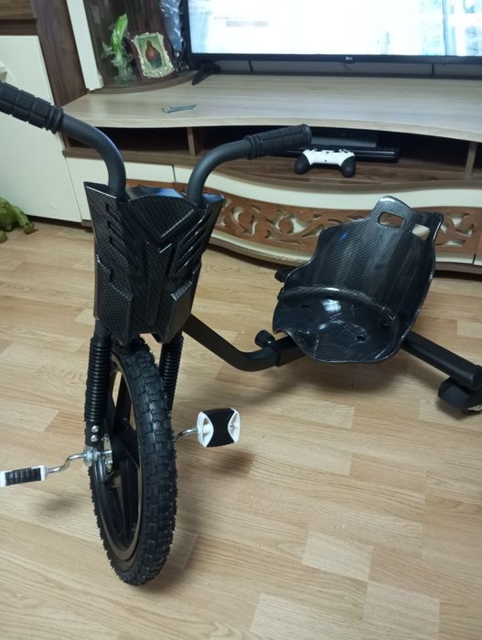 Vând drift cu pedale nou in cutie