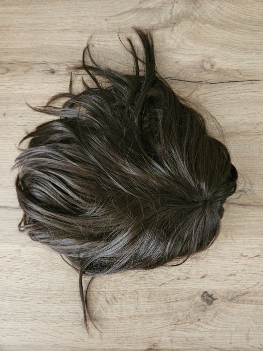 Къса кафява перука