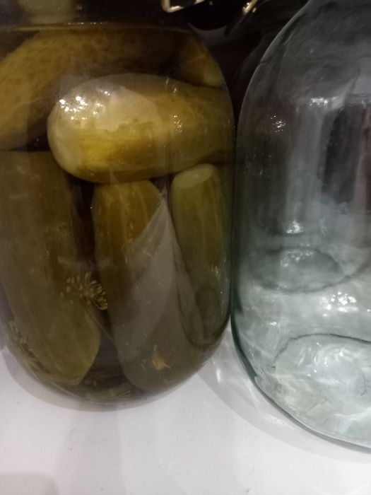 Огурцы соленые .