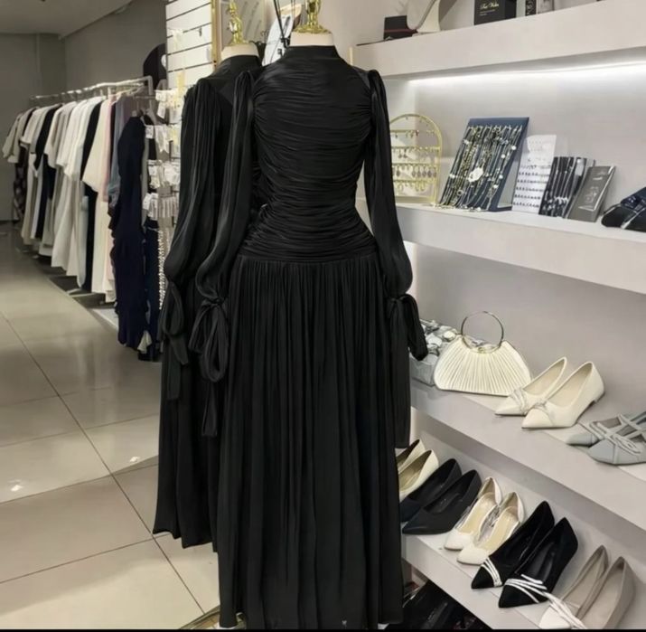 Черное длинное платье