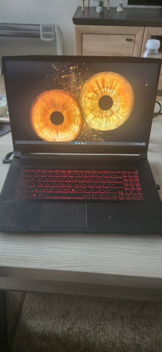 Геймърски лаптоп MSI Katana gf76 11ue