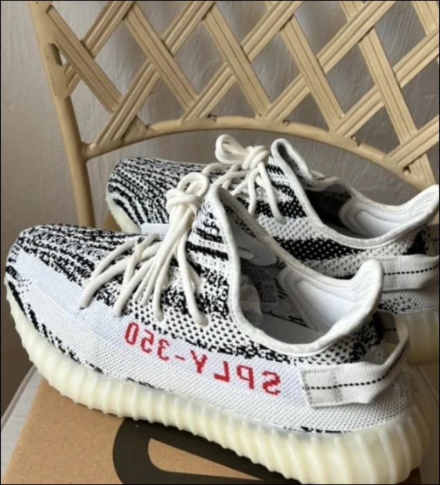 Yeezy Boost 350 V2 Zebra 42