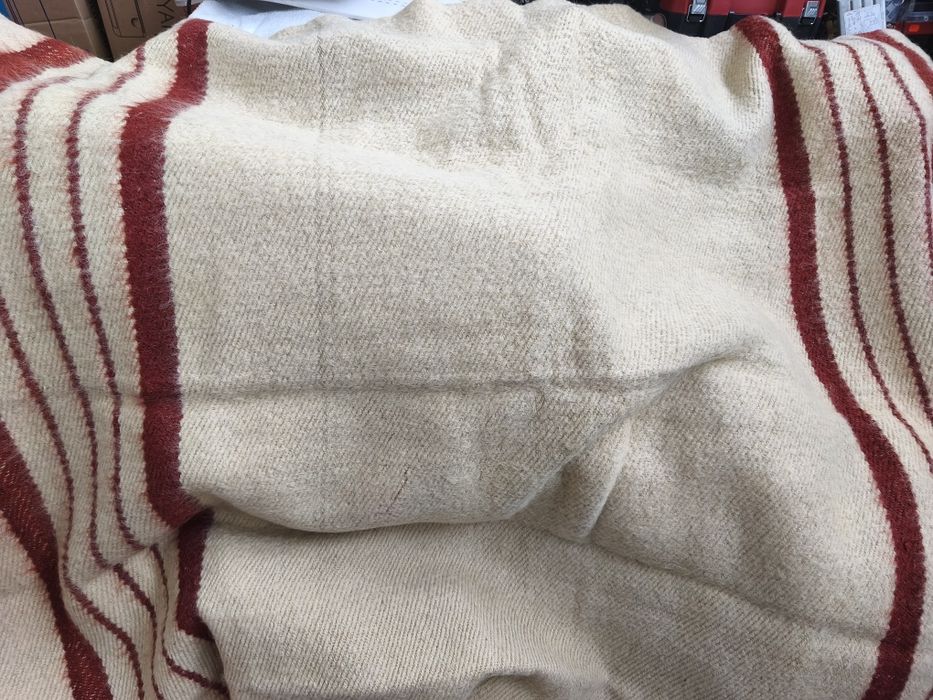 Pătură lana,fete perne brodate,transversa  tesută