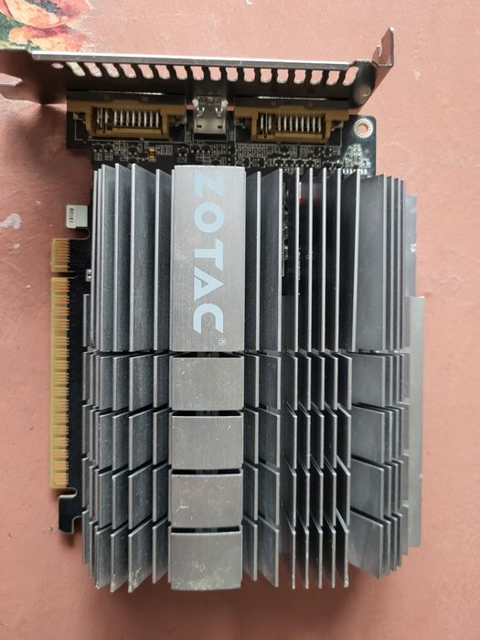 Lot 4 placi video de buget (GT210, GT420, GT430, QUADRO 2000)