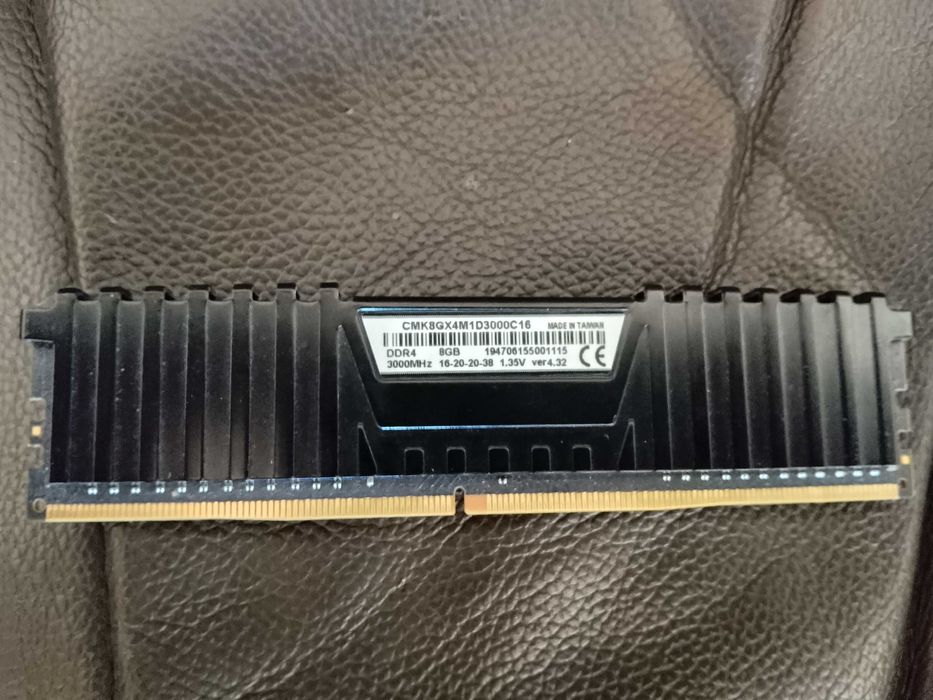 RAM памет DDR4 8GB 3000Mhz - Corsair Vengeance LPX