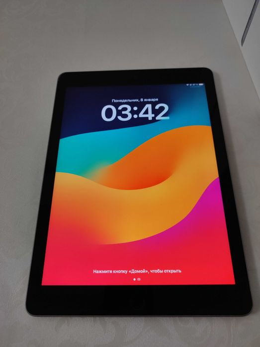 iPad 6 (128 Gb, Wi-fi) + чехол