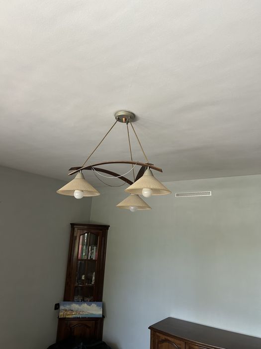 Висящ полилей  с три крушки от дърво и стъкло