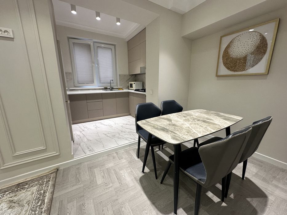 3-комнатная квартира 70 м² с ремонтом неоклассика, Ц-4,