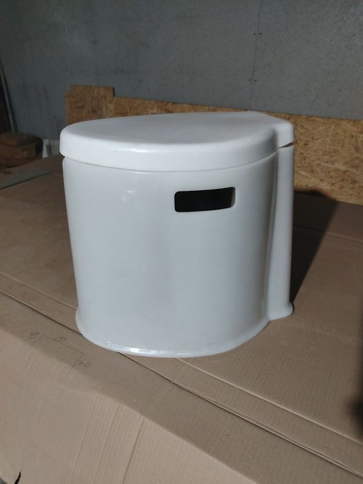 Пластиковый унитаз