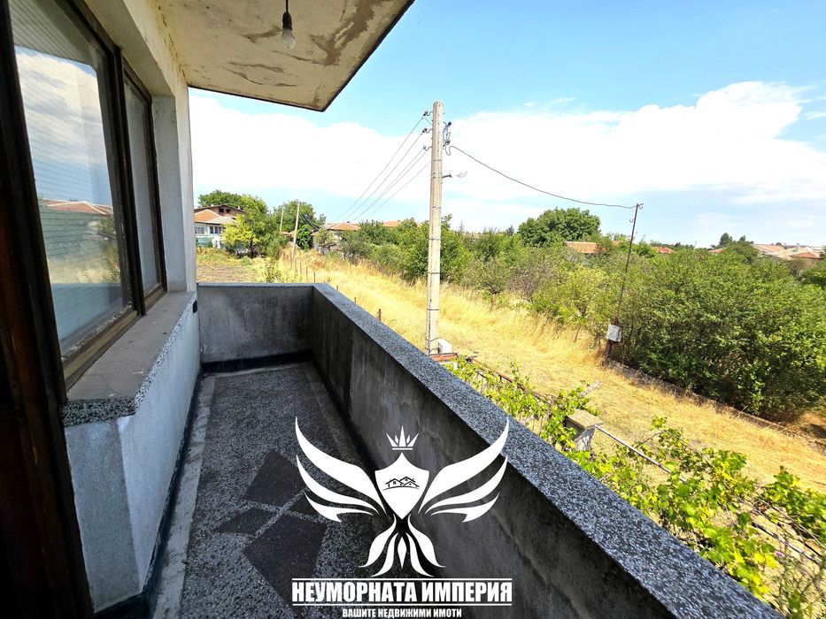 Двуетажна къща с постройки 320РЗП с 1430кв. двор село Конуш