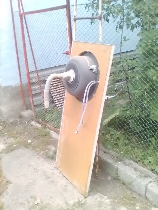 Продается столешница с раковиной. Размер 130*60.