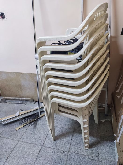 Стулья пластиковые