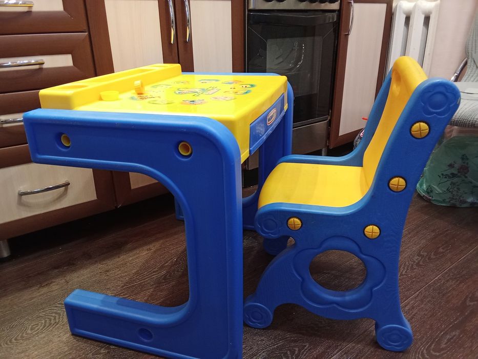 Haenim Toy Продам детский стол и стульчик