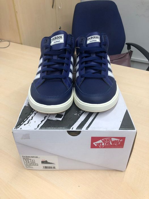 Продам кроссовки Adidas . Абсолютно новые