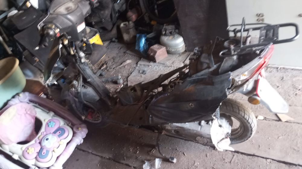 Продам два скутера на запчасти