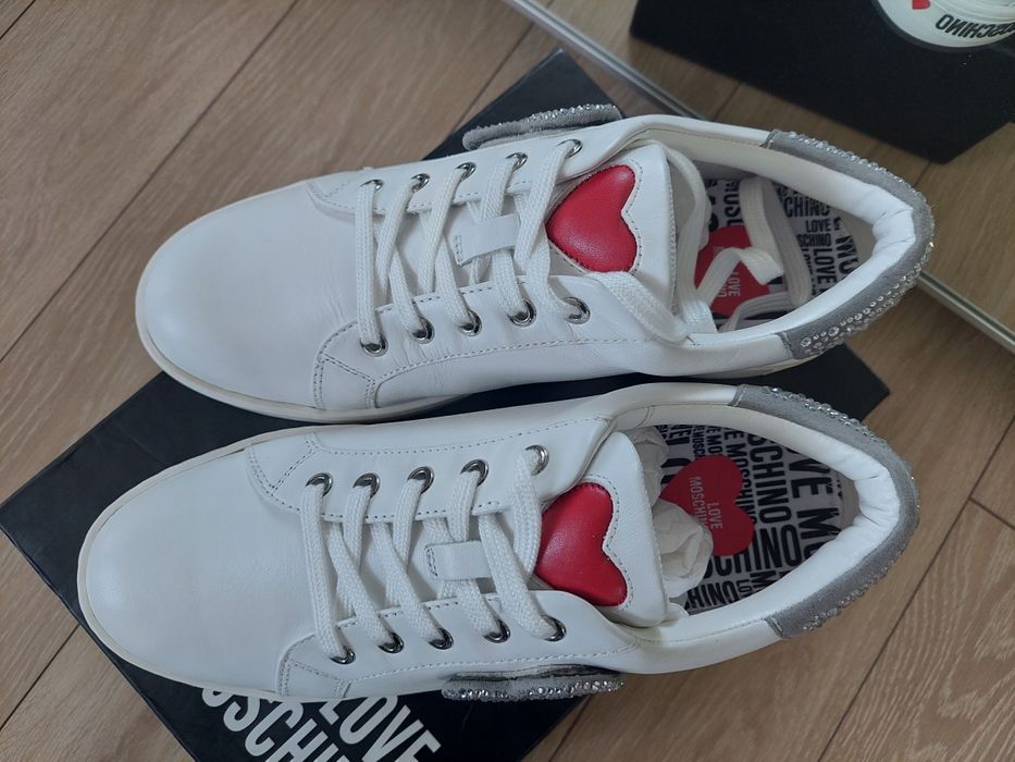 LOVE Moschino Оригинални бели кецове н.42