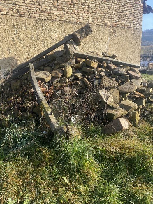 Vând piatră rustică pentru zidit sau pavat!