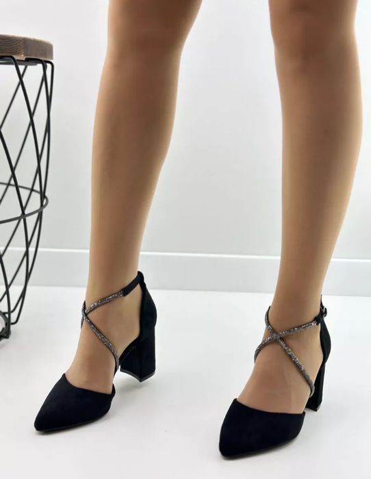 Элегантные вечерние туфли с камнями и на каблучке